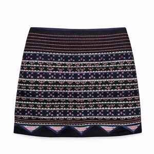 🍑 NWT! Black Embroidered Miniskirt